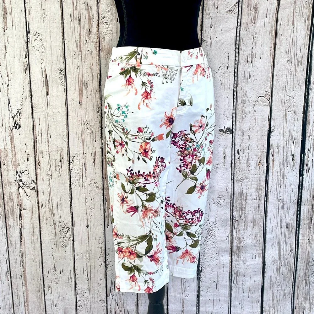 St. John's Bay Capri White and Multi-color Floral print Size 12 - Picture 1 of 3